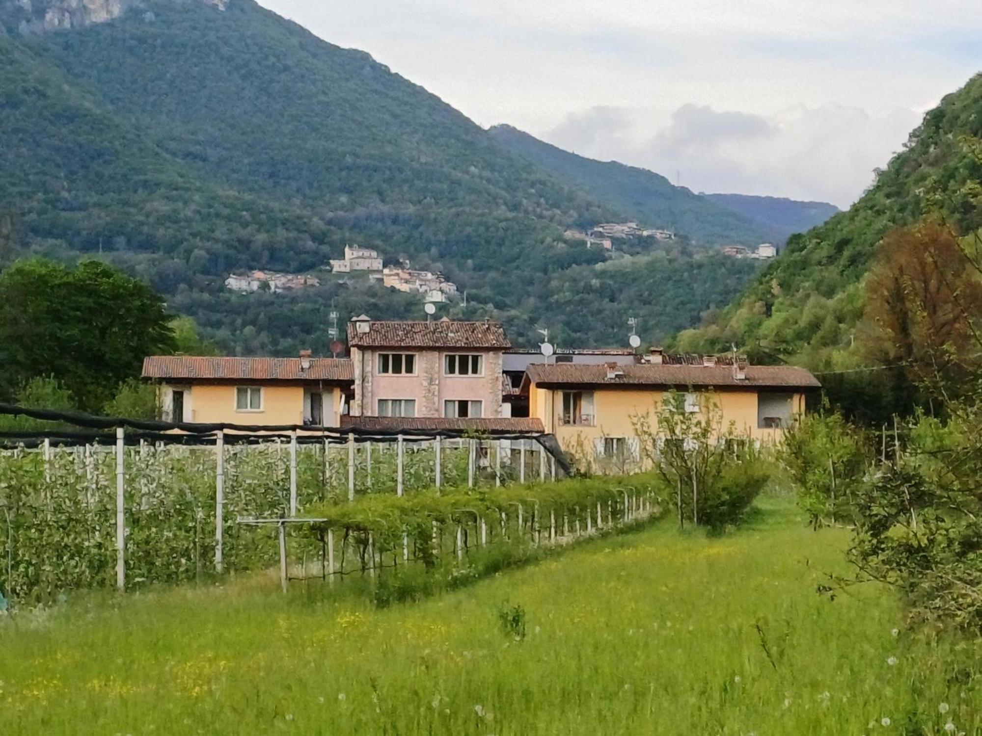 Apartamento Cascina Legnago Bilocale A 6 Chilometri Da Salo' Villanuova sul clisi Exterior foto